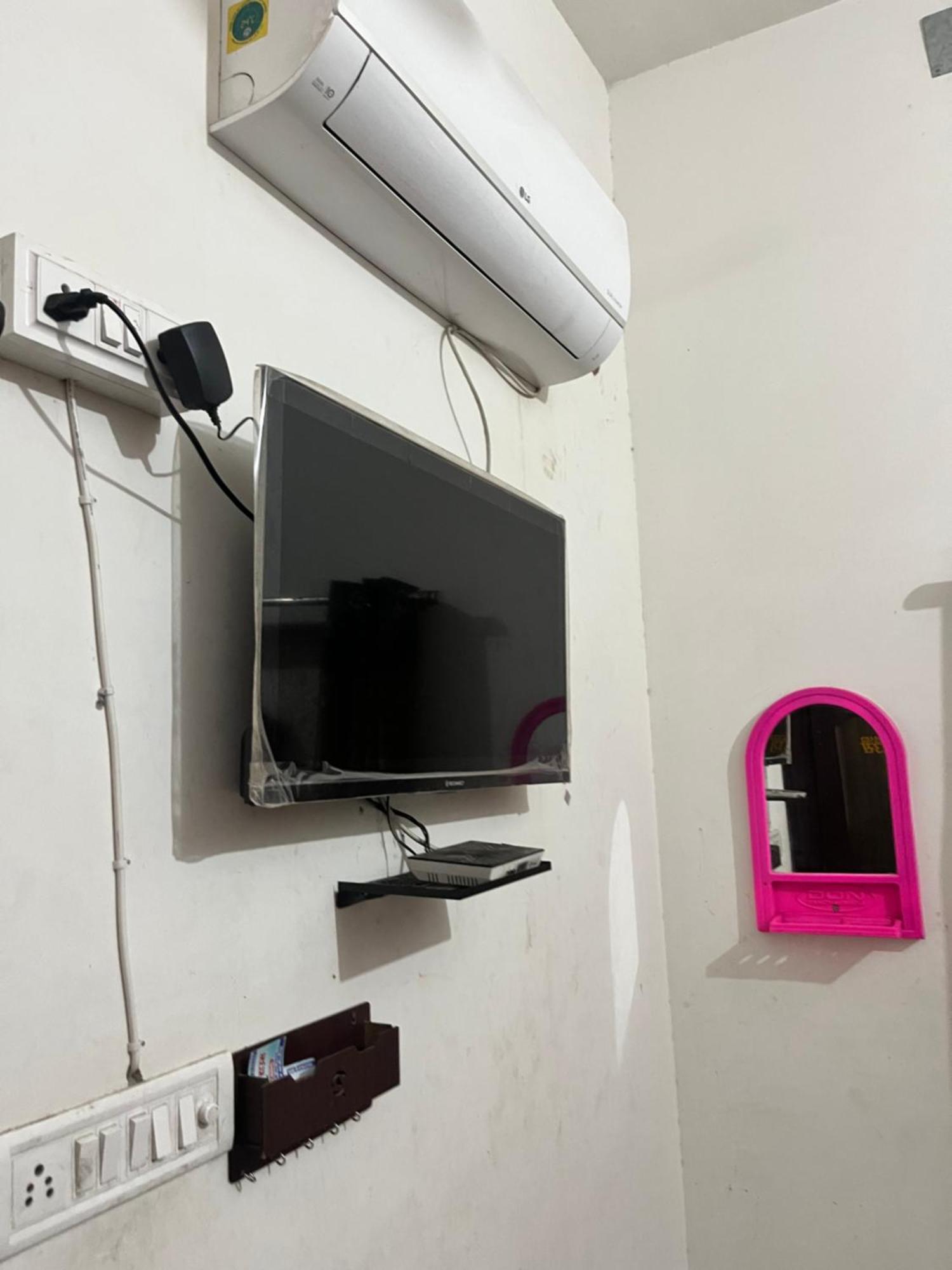 Hardik Guest House & General Store Ringas Buitenkant foto